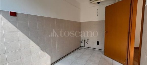 2-salle Appartement à Monza, Italy No. 263423 6