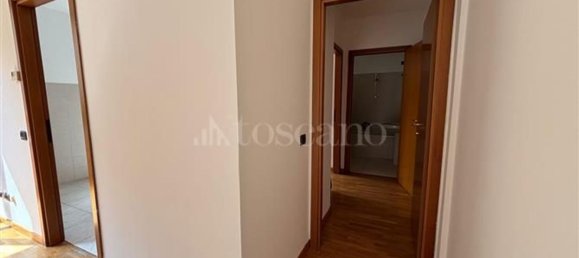 2-salle Appartement à Monza, Italy No. 263423 4