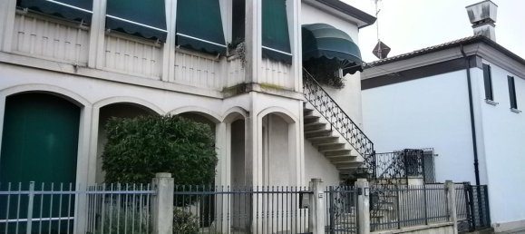 3 rooms Apartment in Cavarzere, Italy No. 67074 2