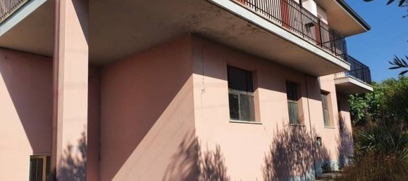 6-Zimmer Haus in San Benedetto del Tronto, Italy, Nr. 114694 3