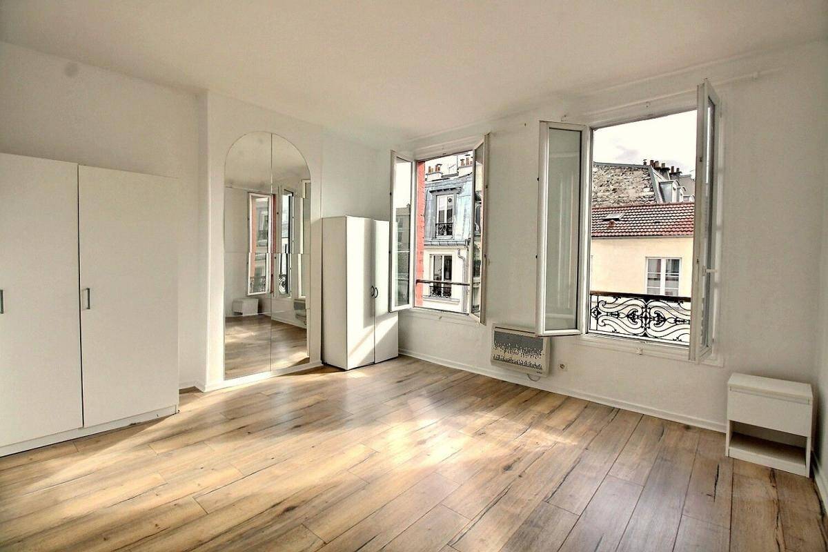 1 bedroom Duplex in Paris, France No. 171350