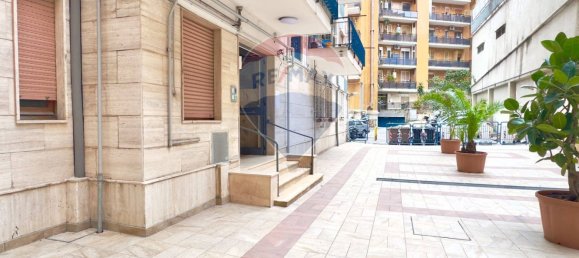 2 bedrooms Apartment in Naples, Italy No. 58529 3