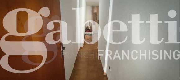 5-salle Bureau à Uta, Italy No. 188049 10