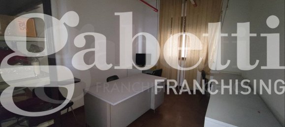 5-salle Bureau à Uta, Italy No. 188049 4