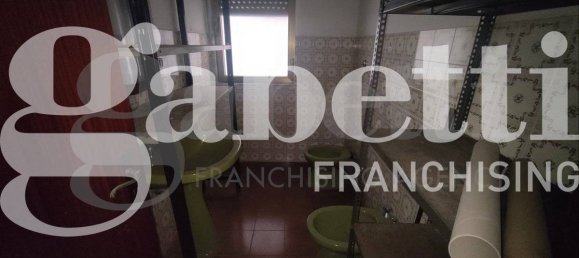 5-salle Bureau à Uta, Italy No. 188049 7