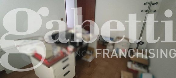 5-salle Bureau à Uta, Italy No. 188049 9