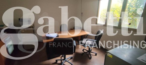 5-salle Bureau à Uta, Italy No. 188049 12