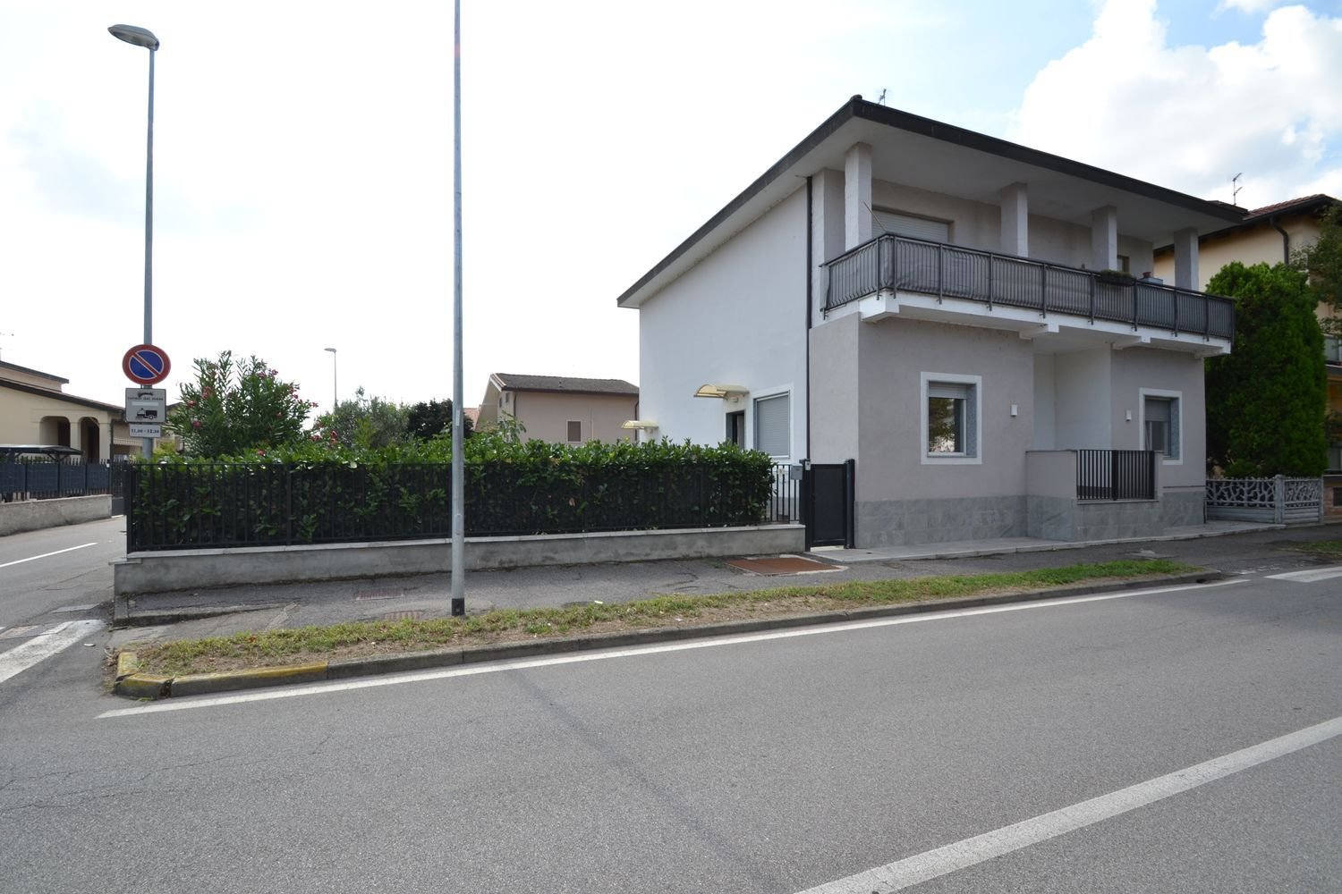 2 rooms Villa in Cerro al Lambro, Italy No. 318550