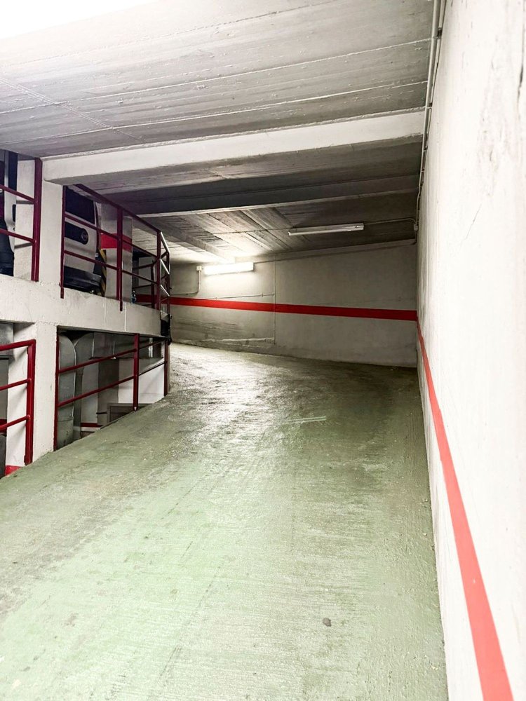 Garage in Zaragoza, Spain, Nr. 158540