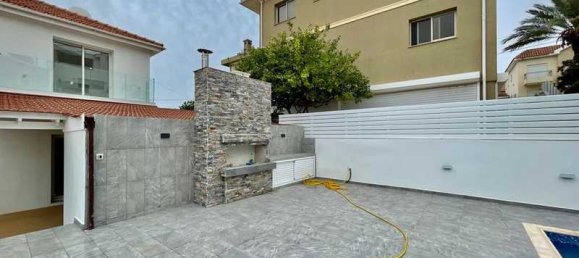 Propiedad comercial de 4 dormitorios en Limassol, Cyprus No. 7299 2