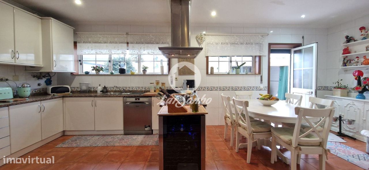 4 غرف نوم منزل في Maia, Portugal رقم 108017