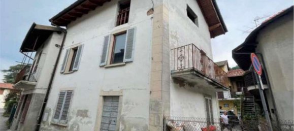 4 bedrooms Apartment in Cocquio-Trevisago, Italy No. 359535 11