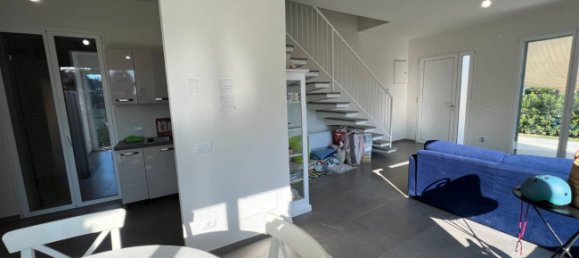 4 bedrooms Villa in Pietrasanta, Italy No. 201385 2