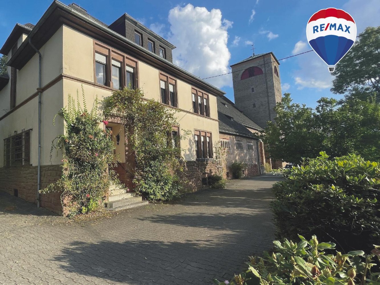 Здание с 16 комнатами в Нойнкирхен, Германия № 297518