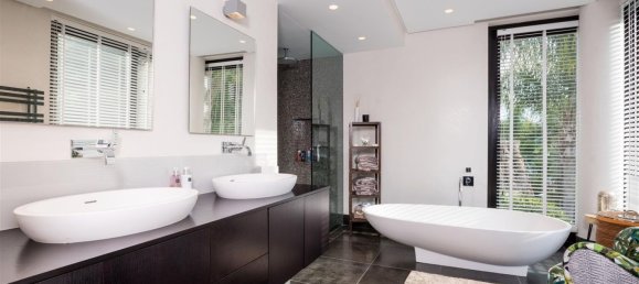 6 bedrooms Villa in Marbella, Spain No. 130041 26