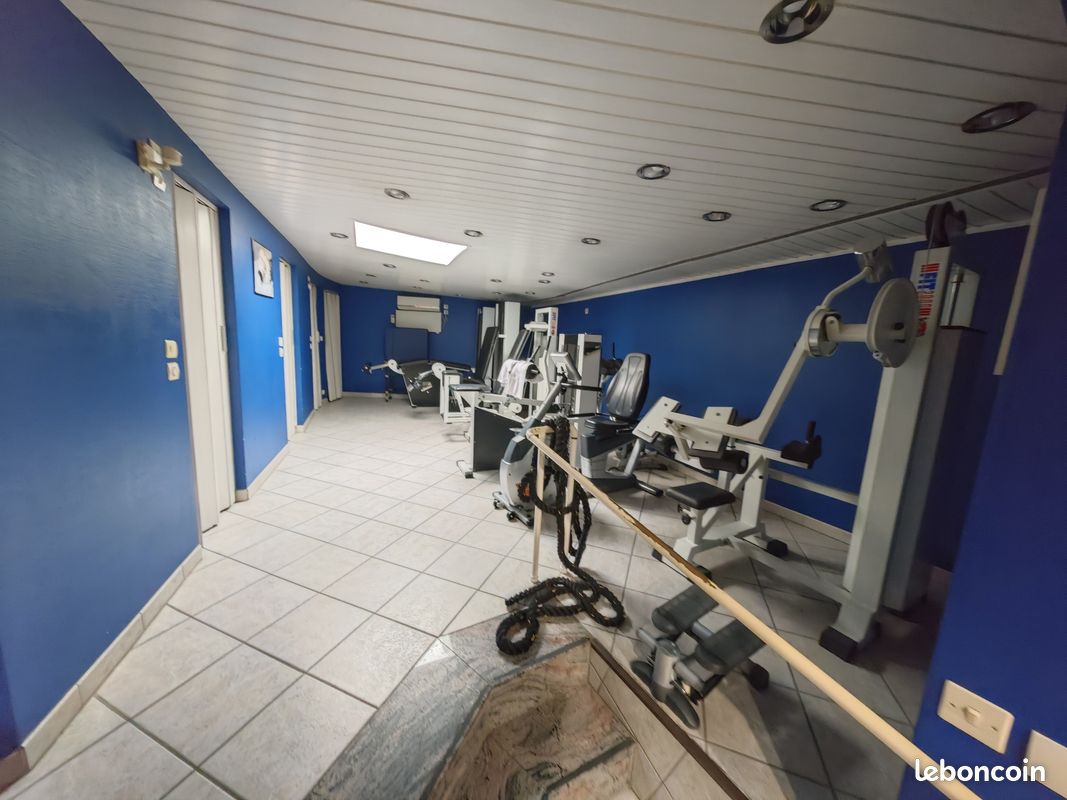 Gewerbliche Immobilie in Tourcoing, France 311m², Nr. 228688