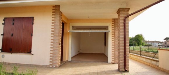 6 rooms House in Lagosanto, Italy No. 88492 13