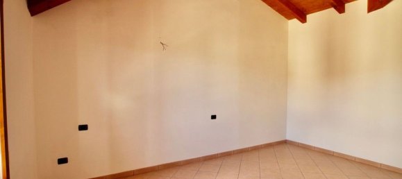 6 rooms House in Lagosanto, Italy No. 88492 5