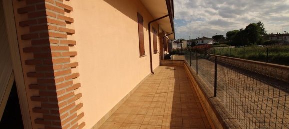 6 rooms House in Lagosanto, Italy No. 88492 8