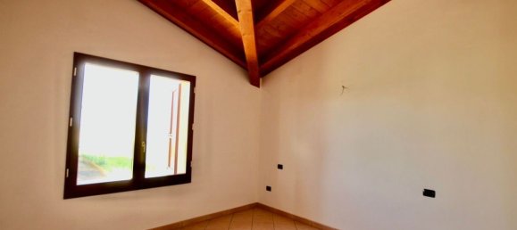 6 rooms House in Lagosanto, Italy No. 88492 4