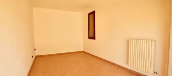 6 rooms House in Lagosanto, Italy No. 88492 15