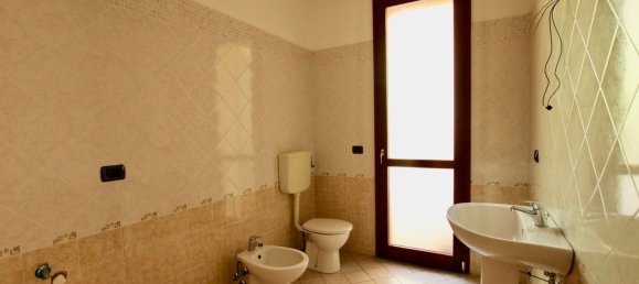 6 rooms House in Lagosanto, Italy No. 88492 24