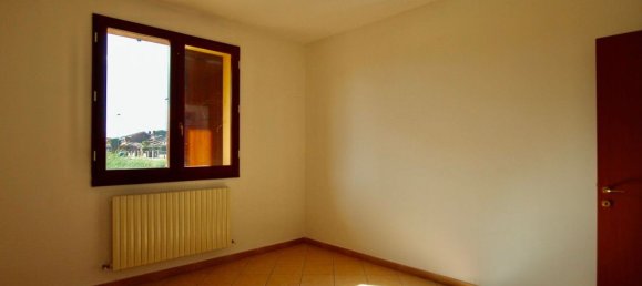 6 rooms House in Lagosanto, Italy No. 88492 9