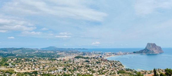 4 bedrooms Villa in Playa, Spain No. 2668 6