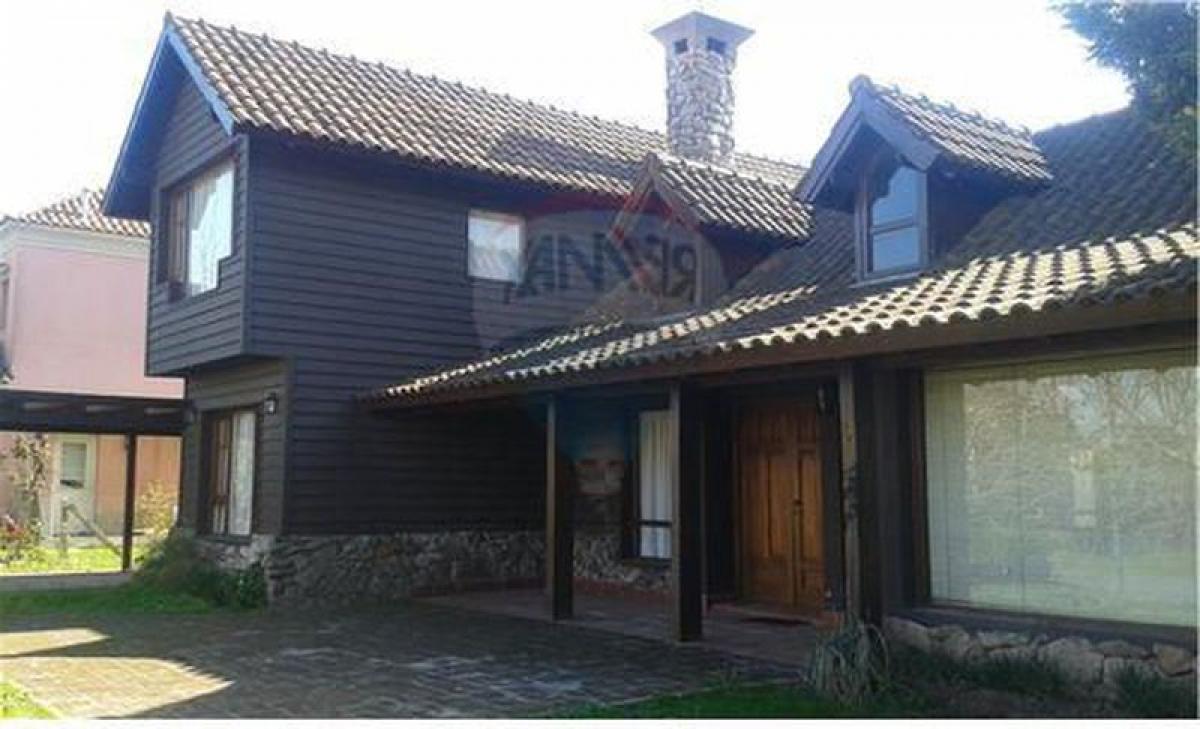 Casa de 4 dormitorios en Pilar, Argentina No. 12323