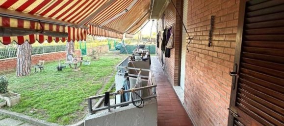 7 rooms Apartment in Massa, Italy No. 188974 2