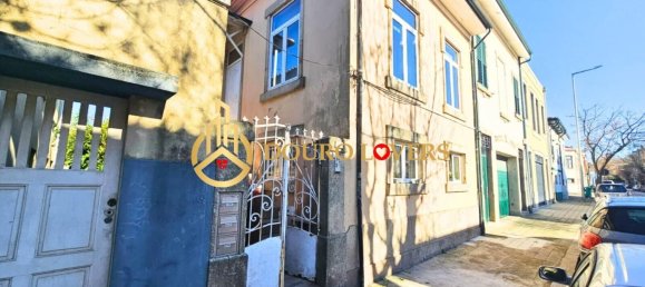 Villa de 4 dormitorios en Matosinhos, Portugal No. 103789 2