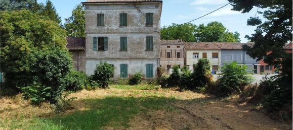 5 rooms House in Novi di Modena, Italy No. 61271 3