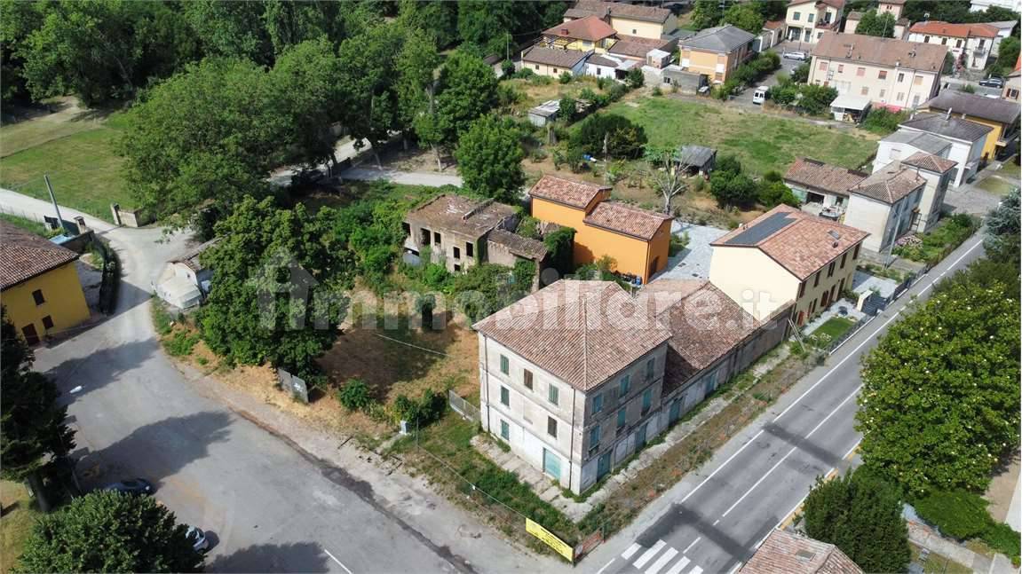 5 rooms House in Novi di Modena, Italy No. 61271
