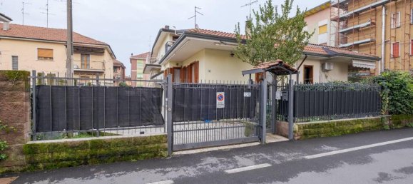 4 rooms House in Senago, Italy No. 40843 25