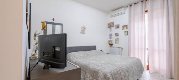 4 rooms House in Senago, Italy No. 40843 8