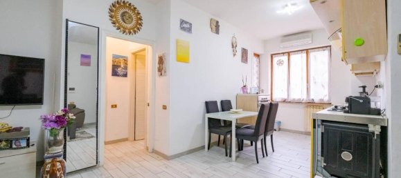 4 rooms House in Senago, Italy No. 40843 4