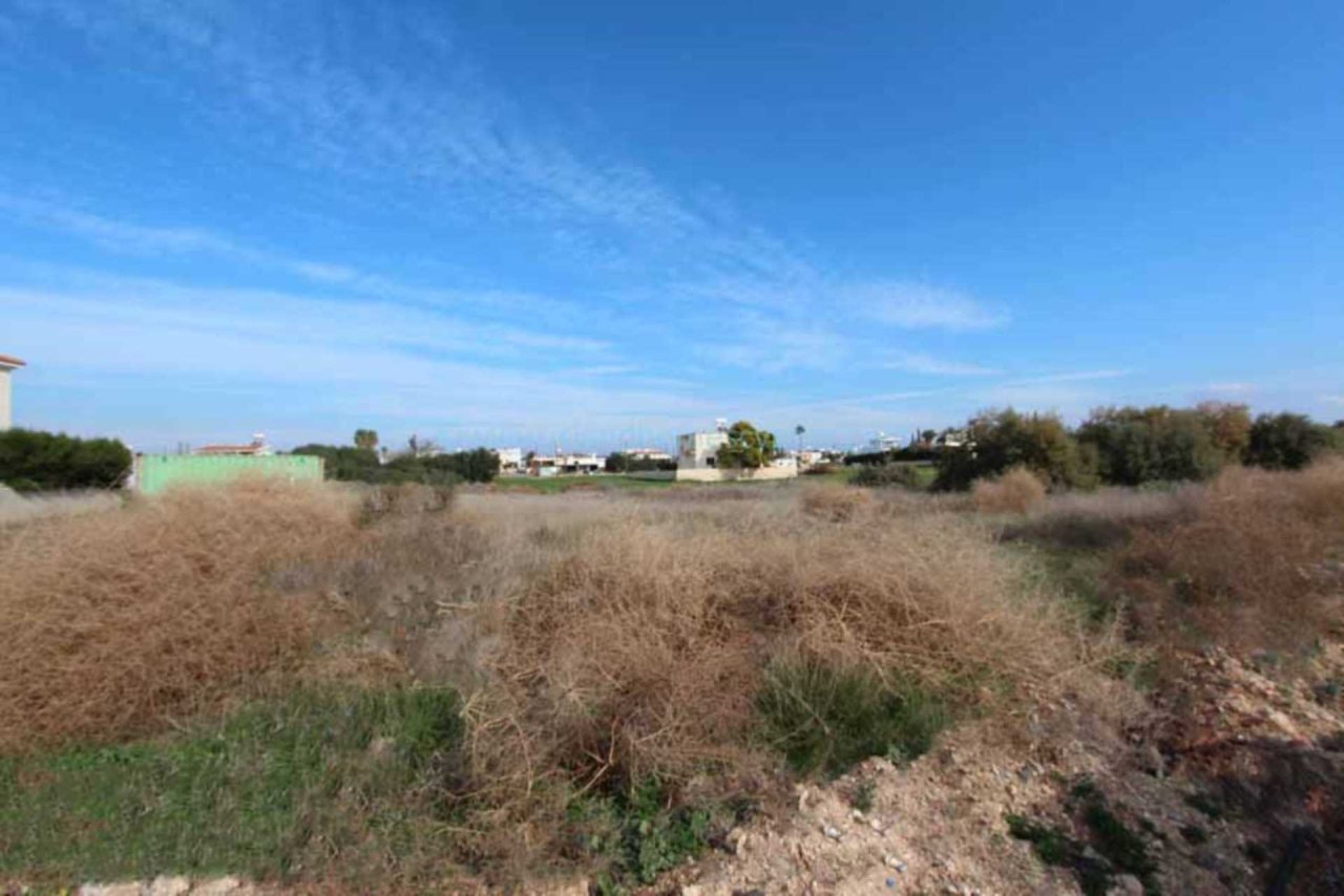  Land in Paralimni, Cyprus No. 24098