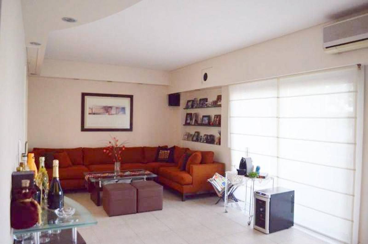 Apartamento de 4 dormitorios en Buenos Aires, Argentina No. 73885