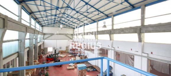 Склад с 5 комнатами в Венеция, Италия № 289231 2