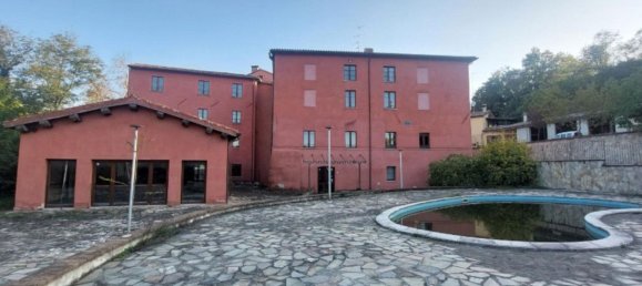 2586m² Building in Matelica, Italy No. 374890 3