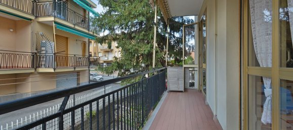 Квартира с 4 спальнями в Лоано, Италия № 324149 2