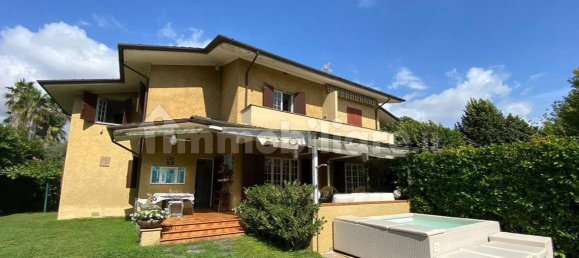 Вилла с 5 спальнями в Форте деи Марми, Италия № 37173 16