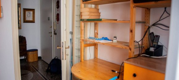 Apartamento de 2 dormitorios en Genoa, Italy No. 236783 5