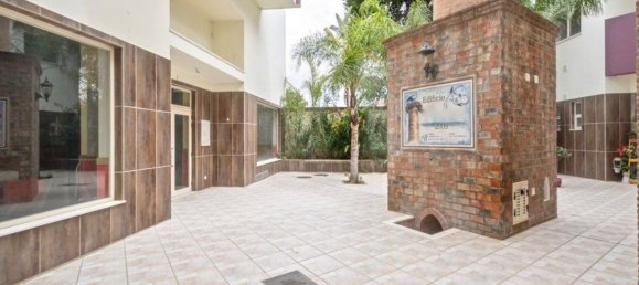 61m² Commercial property in Ferragudo, Portugal No. 138199 3