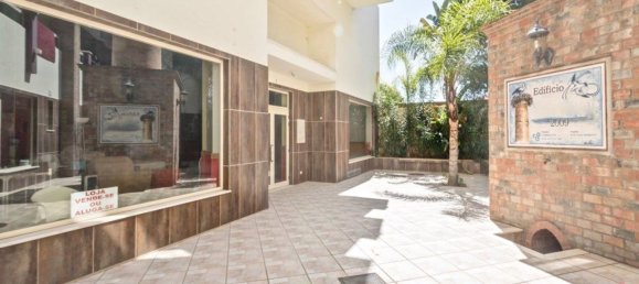 61m² Commercial property in Ferragudo, Portugal No. 138199 6