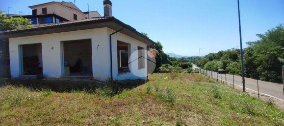 4-Zimmer Gewerbliche Immobilie in Cassino, Italy, Nr. 172513 2