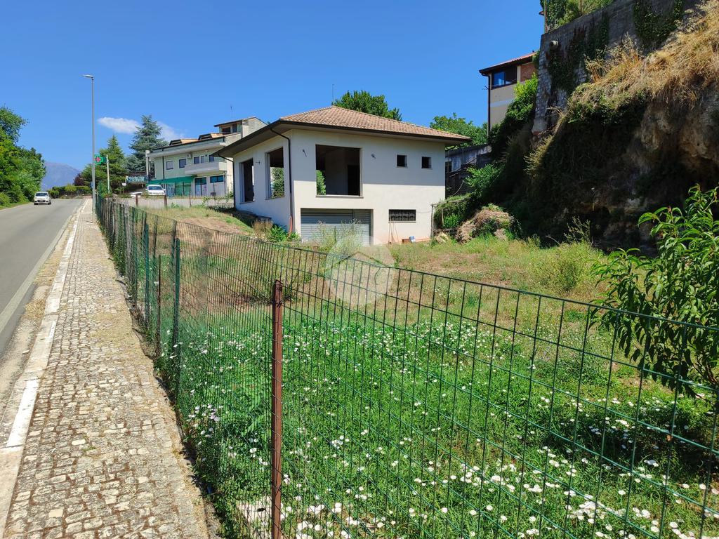 4-Zimmer Gewerbliche Immobilie in Cassino, Italy, Nr. 172513