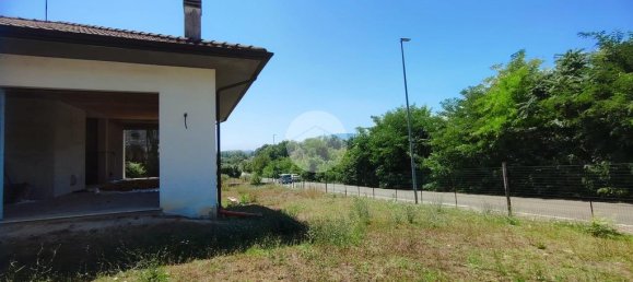 4-Zimmer Gewerbliche Immobilie in Cassino, Italy, Nr. 172513 8