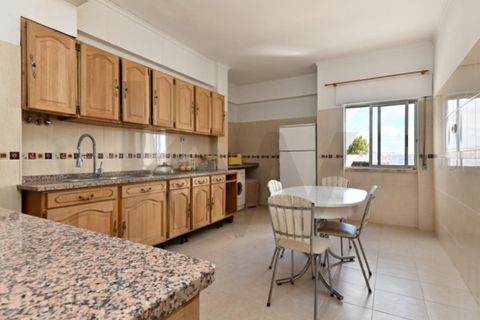 3 bedrooms Apartment in Amadora, Portugal No. 337112