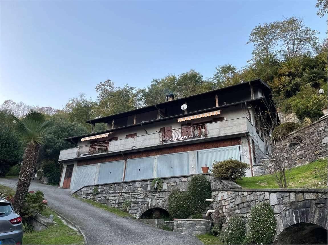 3 rooms Apartment in Verbania, Italy No. 74189